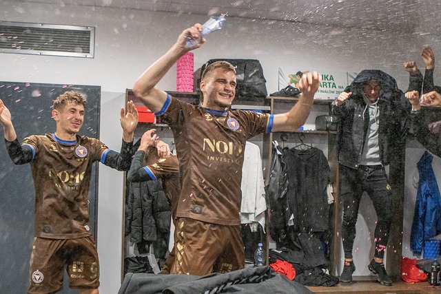 建立更加健 建立更加健